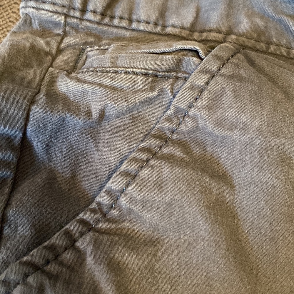 Basic gray short - Picture 2 of 5